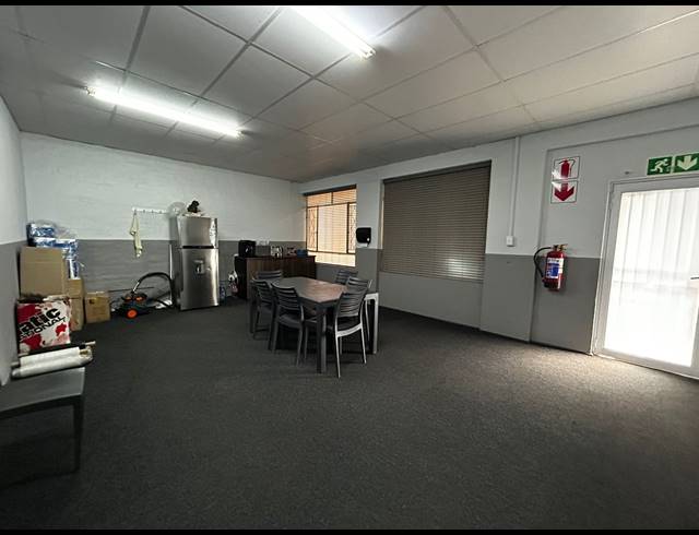 1,985M² WAREHOUSE TO LET IN KEW